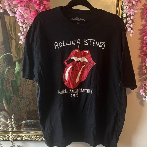 the Rolling Stones Tops - The Rolling Stones Black and Red Short Sleeve Tee